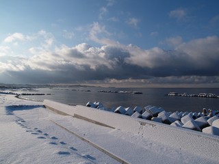 海岸の雪景色