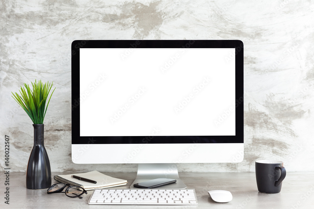 Aufkleber pc computer on workspace table showing blank white screen