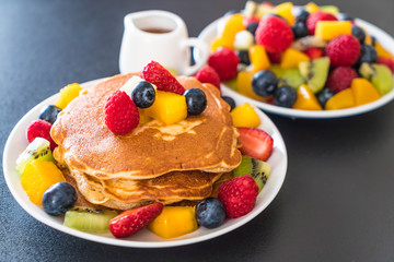pancake with mix fruits