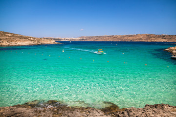 Fototapeta na wymiar Blue lagoon - Comino, Malta