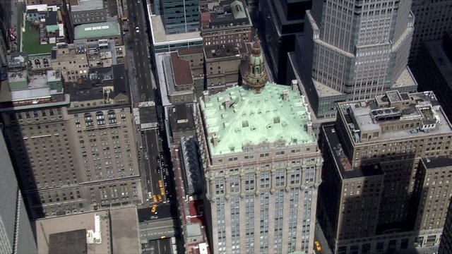 Flight over the Helmsley Building toward New York Hotel. Shot in 2006.