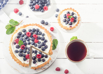 Cheese cakes with fresh berries and cup of tea.
