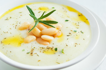 Creamy white bean and vegetable soup