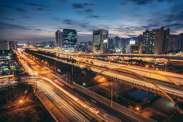 Fototapeta na wymiar Night view of Gyeongbu Expressway