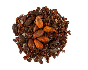 cocoa beans and nibs isolated