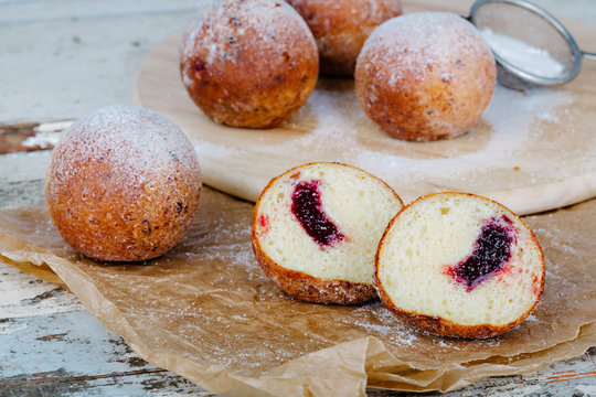 Small doughnuts filled with jam