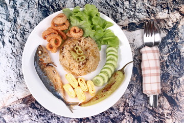 Fried jasmine rice in  green chili dip .