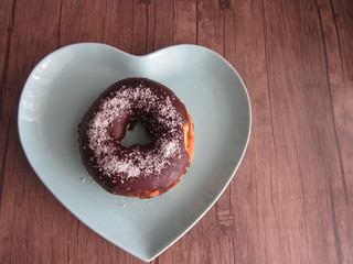 heart shaped round cake platter on the wooden floor
