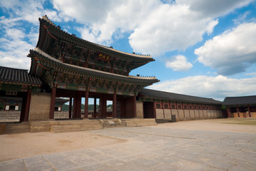 Geunjeongmun Inner Gate at Gyeongbokgung Royal Palace in Downtown Seoul, South Korea
