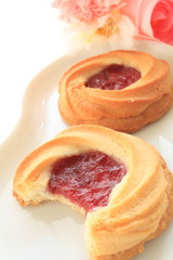 one bite strawberry jam cookig