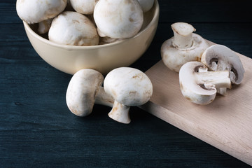 Fresh raw champignons