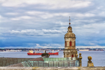 Fototapeta na wymiar Tower of Kronborg castle and view of harbor