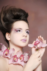 Obraz na płótnie Canvas Young girl with pink flowers