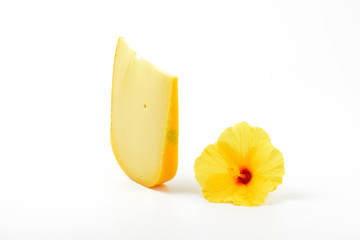 gouda cheese with hibiscus
