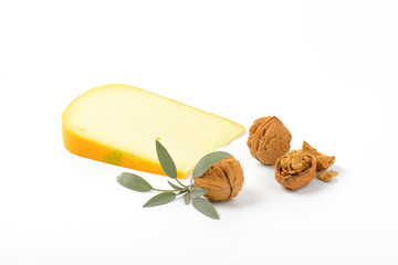 gouda cheese with walnuts and sage