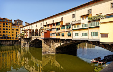 Fototapeta na wymiar Old Bridge on Arno river (Florence) Ponte Vecchio sul fiume Arno (Firenze)