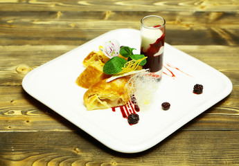 Delicious cream or apple strudel