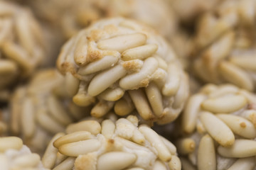 Dolce ai pinoli