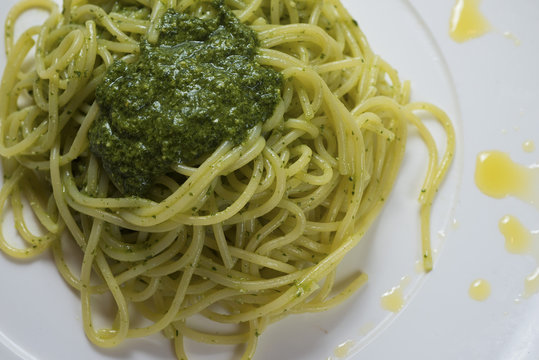 Spaghetti al pesto genovese