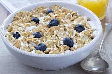 Breakfast cereals with blueberries and orange juice
