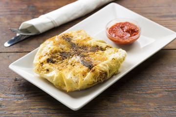 Filo pastry chicken tomato sauce