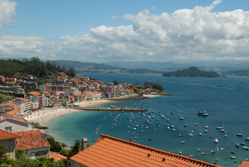 Obraz premium Panoramic view of Raxó next to the estuary of Pontevedra 