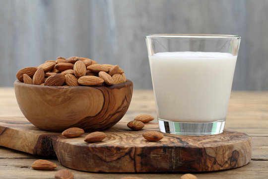 latte di mandorle