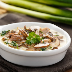 Rahmchampignons - mushrooms with cream sauce