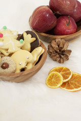 Fototapeta premium Dishes with apples and Christmas cookies