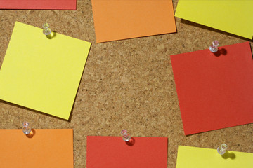 Blank notes at a pinboard