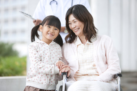 Granddaughter Visiting Granddmothe rin Hospital
