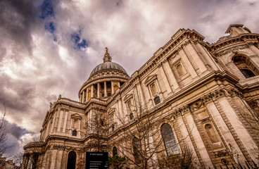 Fototapeta na wymiar St Paul's cathedral London