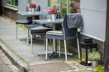 A cozy cafe on the city street.