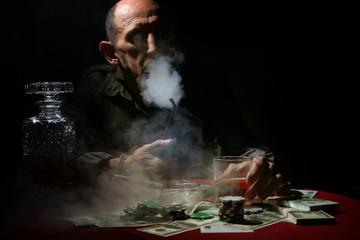 man smoke pipe and play poker