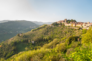 Fototapeta premium Old Italian village on the top of the hill forming typical tuscan landscape