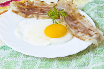 Fried egg with bacon