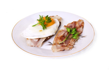 egg and bacon with parsley