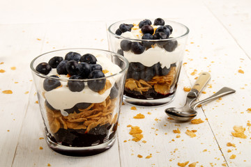  cranachan with blueberries and corn flakes