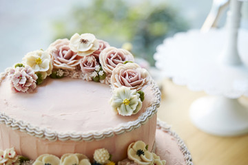 Cake decorated with sugar flowers 