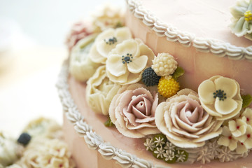 Cake decorated with sugar flowers 