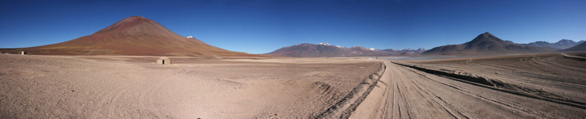 Fototapeta na wymiar Licancabur volcano near the Laguna Blanca on the Altiplano high plateau, Bolivia