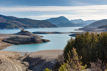 Obraz premium Chapelle saint Michel-Lac de Serre-Ponçon-Hautes Alpes