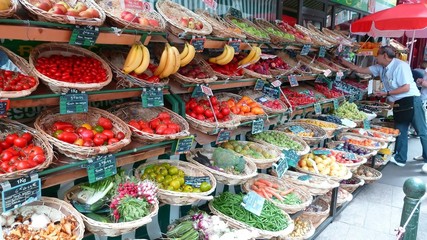 Étal de fruits et légumes