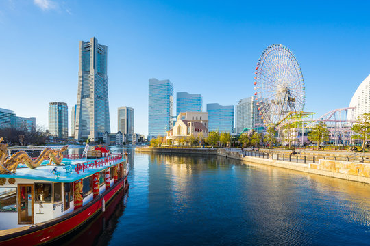 Fototapeta View of Yokohama skyline in Japan