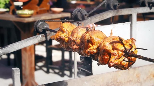 Rotating machine are grilled chicken, whole chicken.