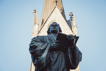 Martin Luther Statue auf dem Anger vor Kaufmannskirche Erfurt
