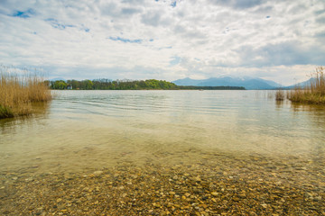 Frühlingstag bei Breitbrunn am Chiemsee, Bayern in Deutschland