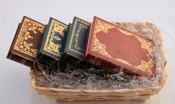Regalar libros.
Libros y educaci&oacute;n es un regalo de agradecer.
