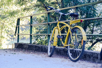 yellow bicycle 