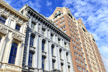 Obraz premium Brick and mortar buildings and skyscrapers with blue sky background